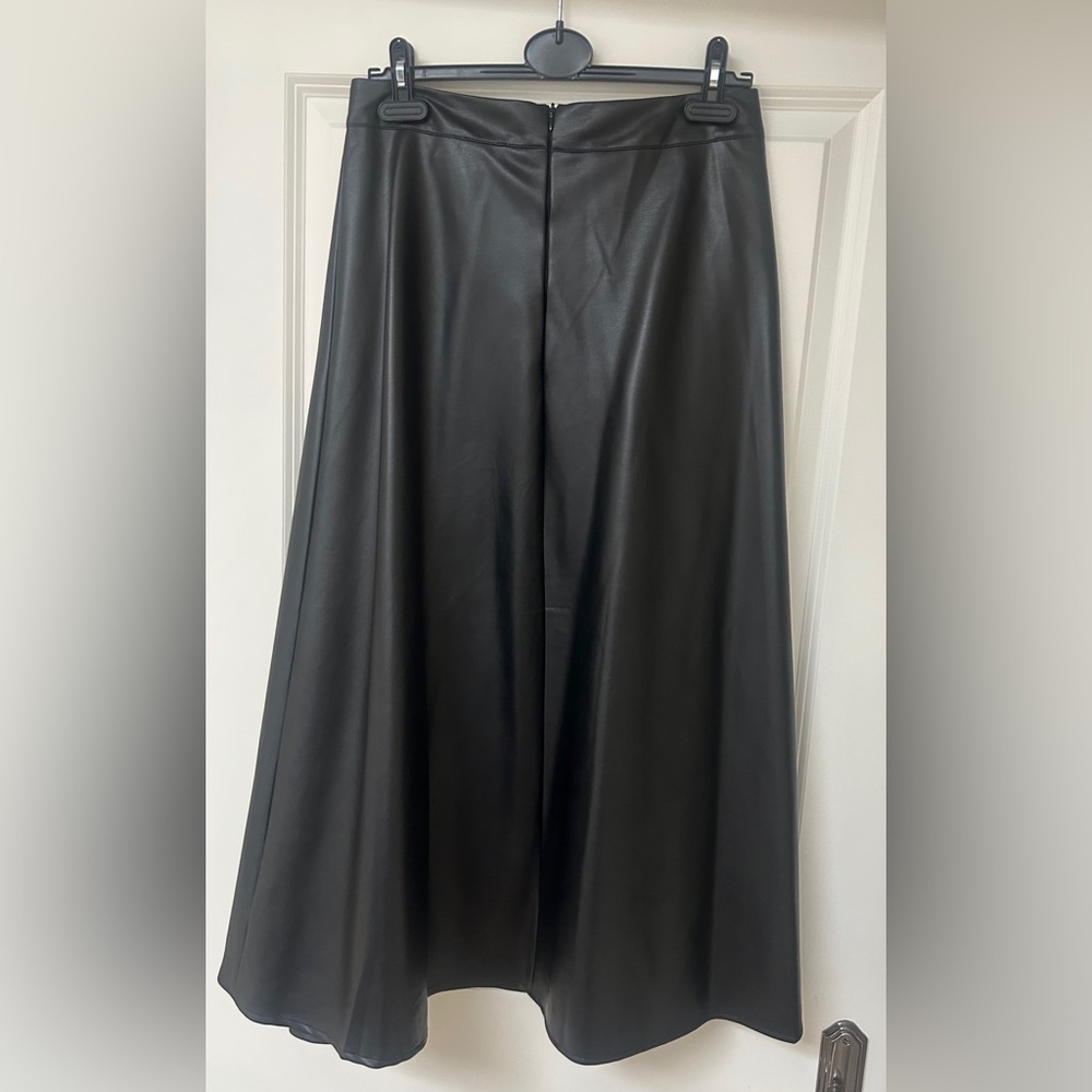 dRA Los Angeles Faux Leather Black Maxi Skirt with Waist Belt - Medium - Picture 6 of 7
